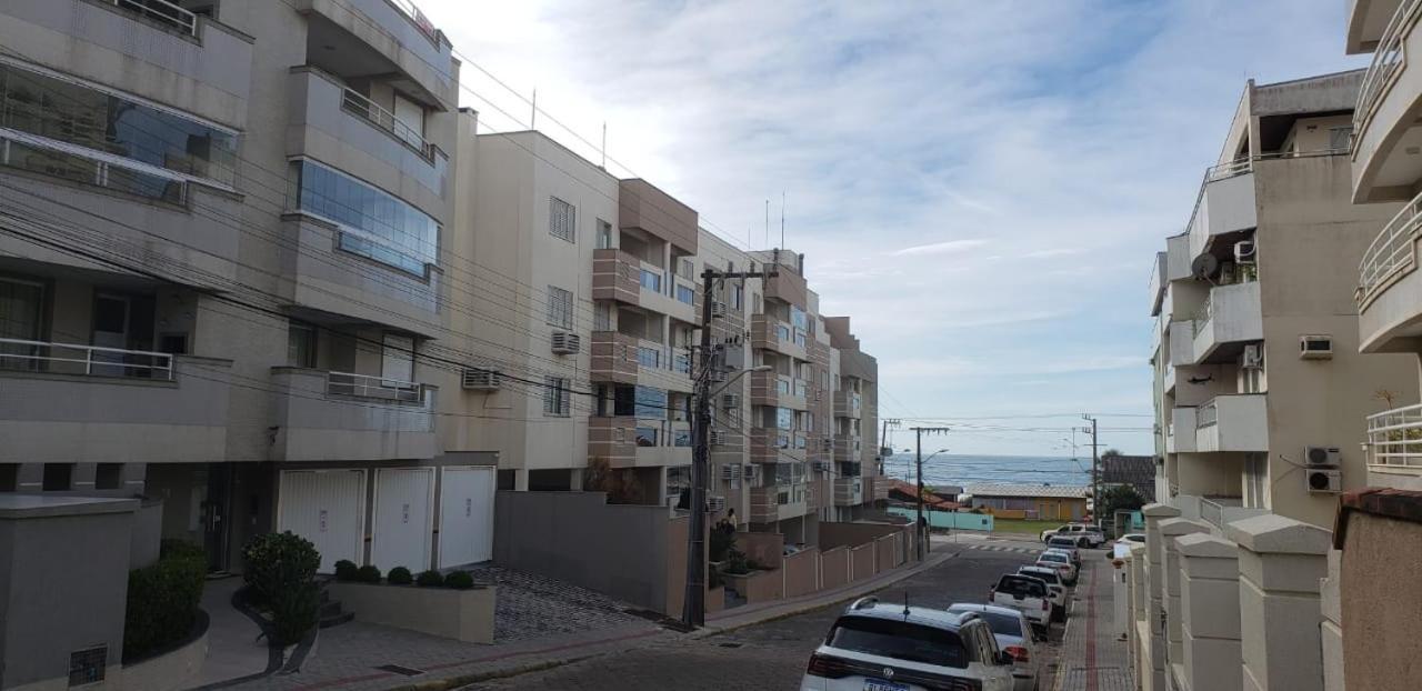 Excelente apto 3 quartos em Bombas, 100 metros do mar e 2 vagas de garagem Bombinhas Exterior foto