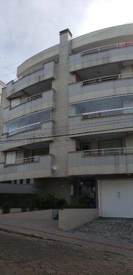 Excelente apto 3 quartos em Bombas, 100 metros do mar e 2 vagas de garagem Bombinhas Exterior foto